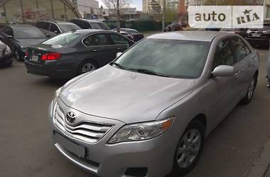 Седан Toyota Camry 2010 в Киеве