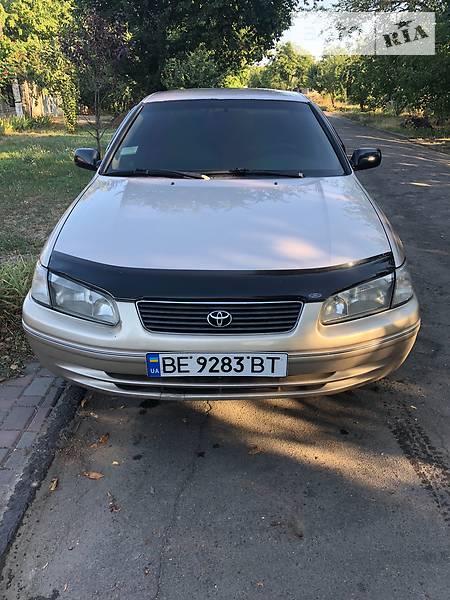 Седан Toyota Camry 1998 в Одессе
