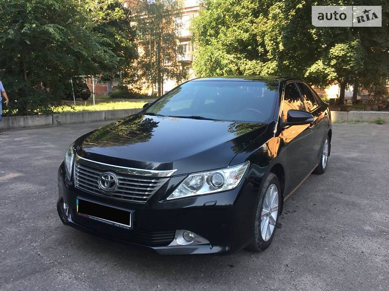 Седан Toyota Camry 2013 в Дніпрі