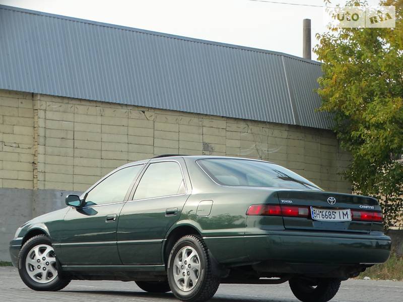 Седан Toyota Camry 2000 в Одессе