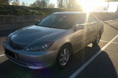 Седан Toyota Camry 2004 в Днепре