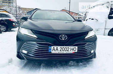 Седан Toyota Camry 2018 в Киеве