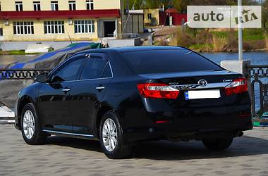 Седан Toyota Camry 2012 в Днепре