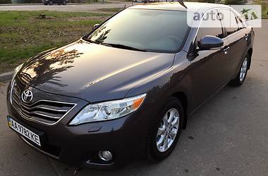 Седан Toyota Camry 2010 в Киеве