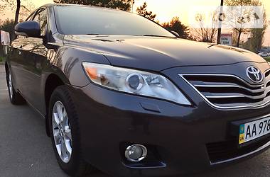 Седан Toyota Camry 2010 в Киеве