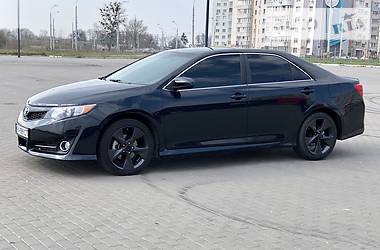 Седан Toyota Camry 2013 в Виннице