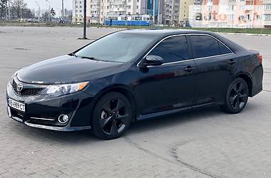 Седан Toyota Camry 2013 в Виннице