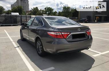 Седан Toyota Camry 2016 в Киеве