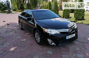 Седан Toyota Camry 2013 в Виннице