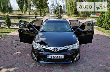 Седан Toyota Camry 2013 в Виннице