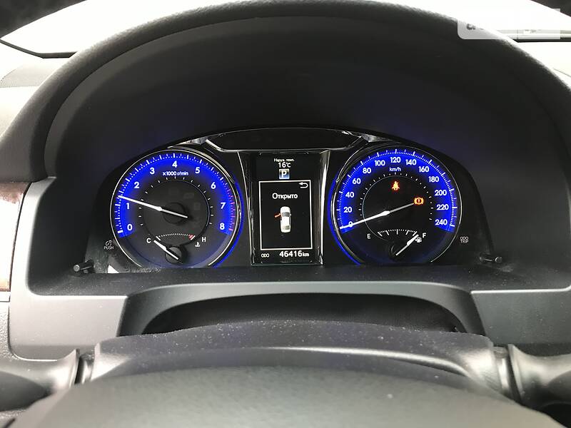 Седан Toyota Camry 2016 в Києві