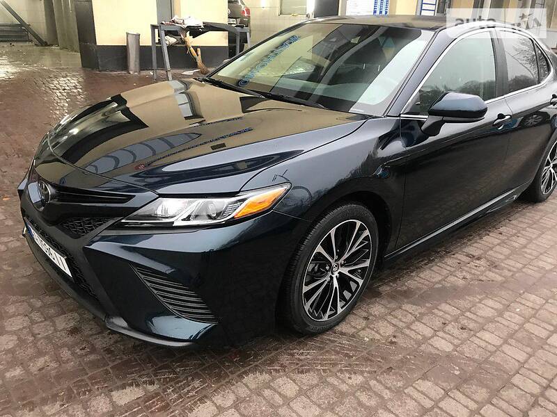 Седан Toyota Camry 2018 в 