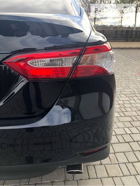 Седан Toyota Camry 2018 в Львові