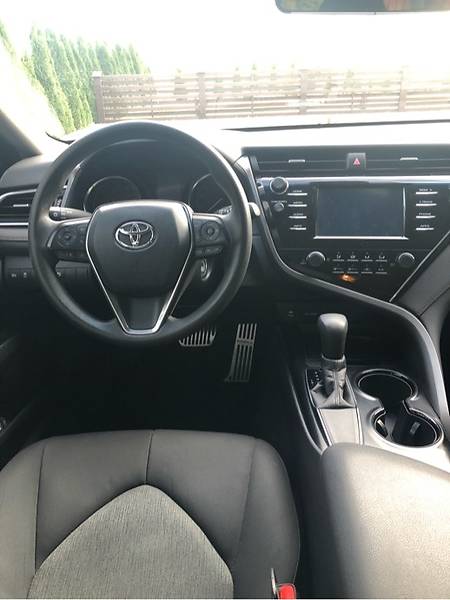 Седан Toyota Camry 2018 в Львові