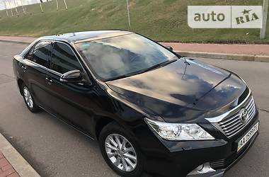 Седан Toyota Camry 2013 в Киеве