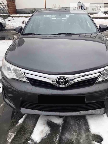 Седан Toyota Camry 2013 в Дніпрі