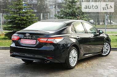 Седан Toyota Camry 2017 в Львове