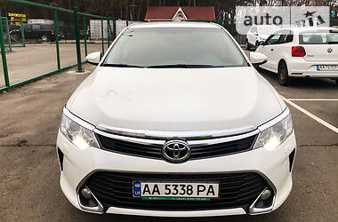 Седан Toyota Camry 2016 в Киеве