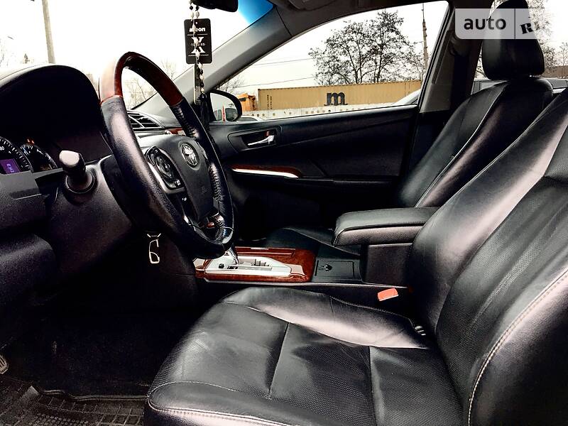 Седан Toyota Camry 2011 в Києві