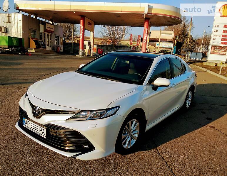 Седан Toyota Camry 2018 в Запорожье