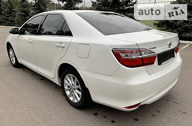 Седан Toyota Camry 2015 в Киеве