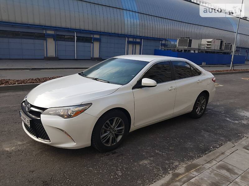 Седан Toyota Camry 2016 в Києві