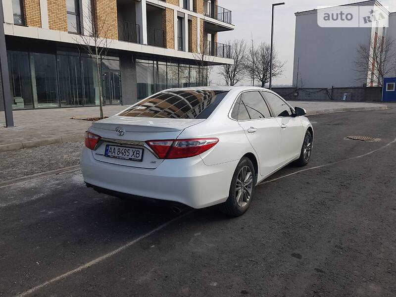 Седан Toyota Camry 2016 в Києві