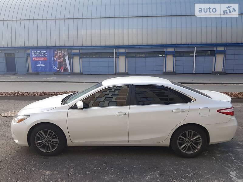 Седан Toyota Camry 2016 в Києві