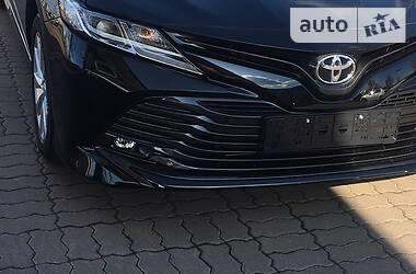Седан Toyota Camry 2019 в 