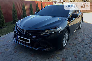 Седан Toyota Camry 2019 в 