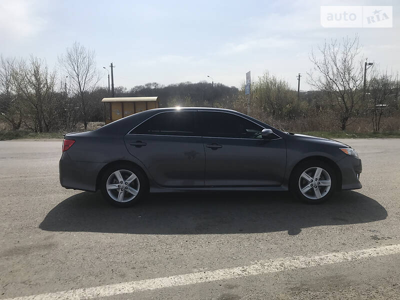 Седан Toyota Camry 2014 в 