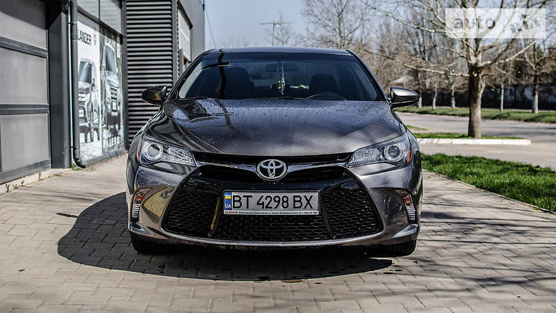Седан Toyota Camry 2015 в 