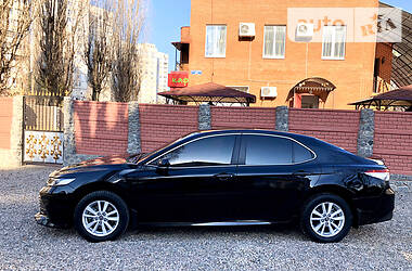 Седан Toyota Camry 2018 в 