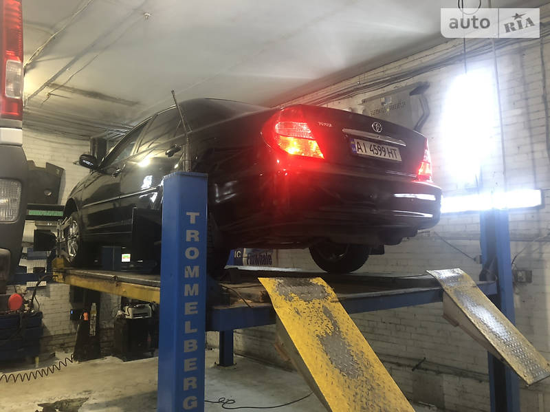Седан Toyota Camry 2004 в Києві