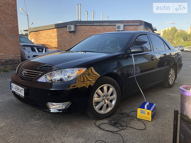 Седан Toyota Camry 2004 в Києві