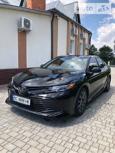 Седан Toyota Camry 2018 в Львові