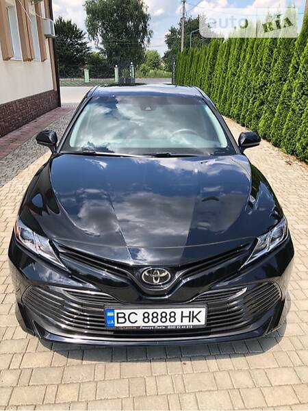 Седан Toyota Camry 2018 в Львові