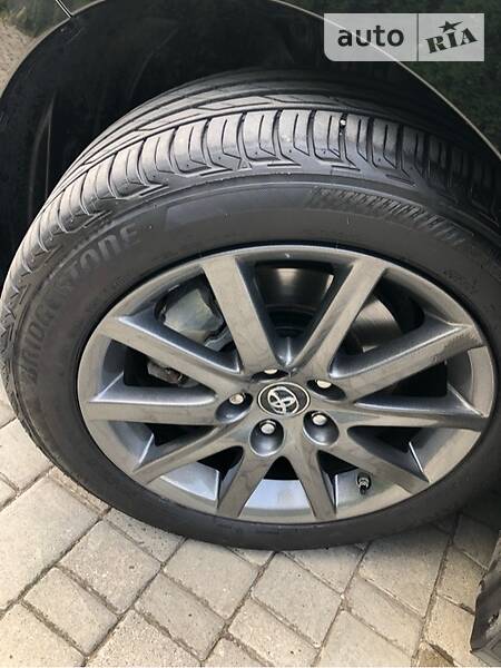 Седан Toyota Camry 2018 в Львові