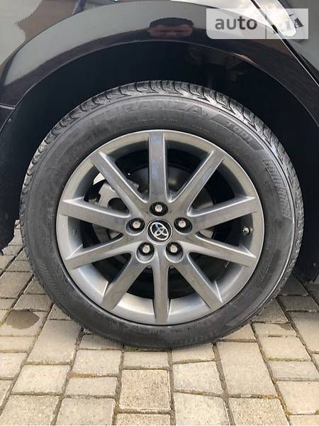 Седан Toyota Camry 2018 в Львові