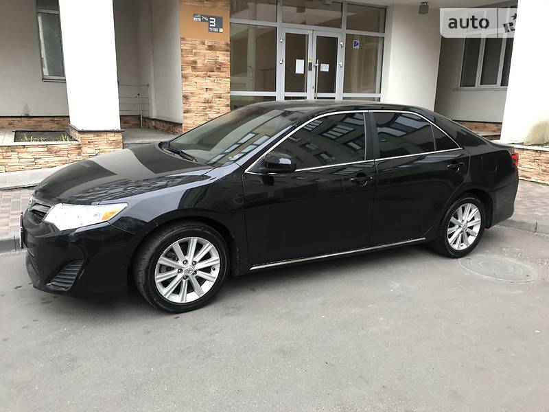 Седан Toyota Camry 2014 в Киеве