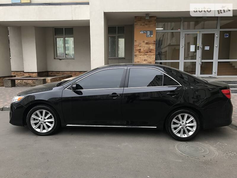 Седан Toyota Camry 2014 в Киеве