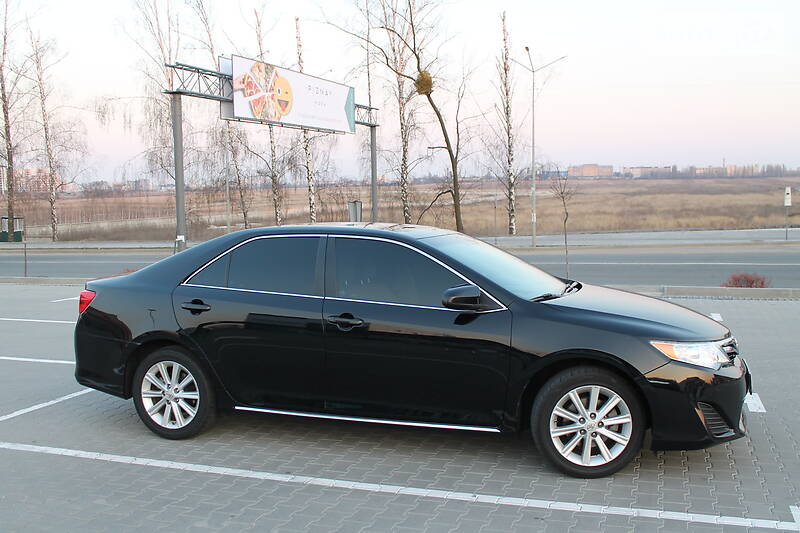 Седан Toyota Camry 2014 в Киеве