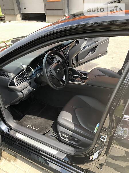 Седан Toyota Camry 2018 в Києві