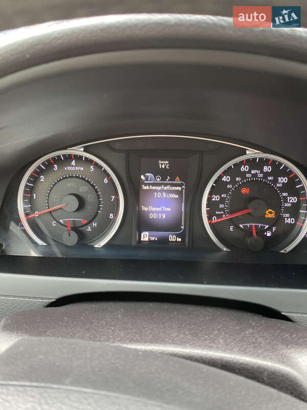 Седан Toyota Camry 2014 в Черкасах
