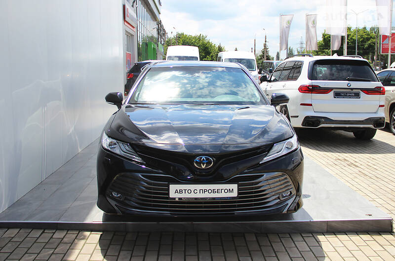 Седан Toyota Camry 2017 в 
