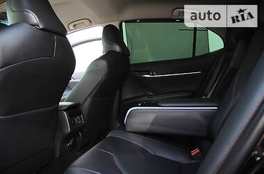 Седан Toyota Camry 2017 в 