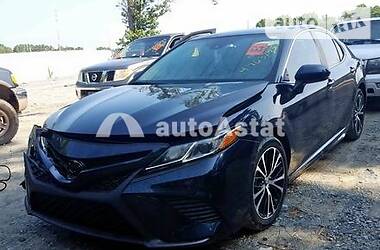 Седан Toyota Camry 2019 в Киеве