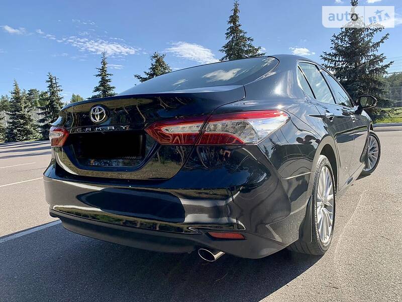Седан Toyota Camry 2018 в Києві