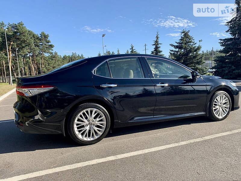 Седан Toyota Camry 2018 в Києві