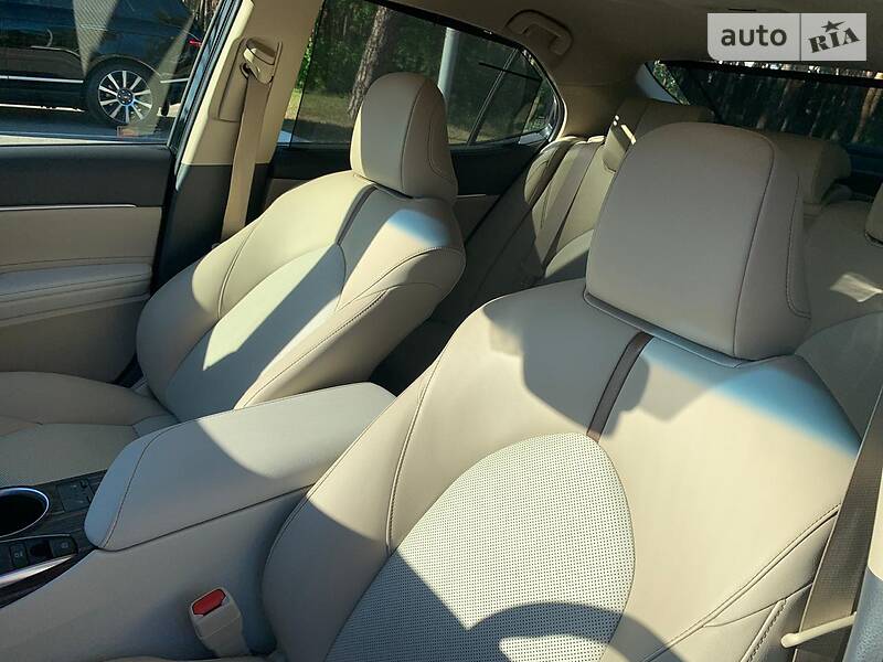 Седан Toyota Camry 2018 в Києві